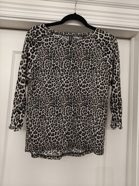 Divided Leopard Print Long Sleeve Tee - Beige & Black